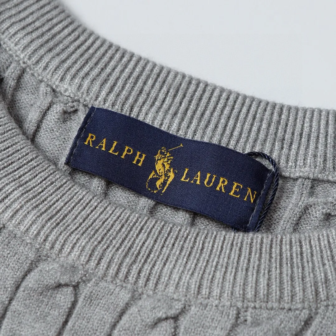 P186 Style No.: 601 -Ralph Lauren RL classic war horse logo embroidered pullover long-sleeved sweater on the chest -The item is made of custom-dyed and custom-spun yarn, purchased from the original version. A full set of customized accessories. Details determine success or failure. Heavy new autumn and winter product. High weight. Soft and delicate. The upper body effect is very nice. Loose fit. Women's model. -Color: white, gray, navy blue, red, khaki, blue, pink. -Sizes: S / M/ Ｌ S size 80-100 jins, M size 100-120 jins, Large size 120-135 jins